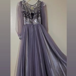 Gown/prom dress